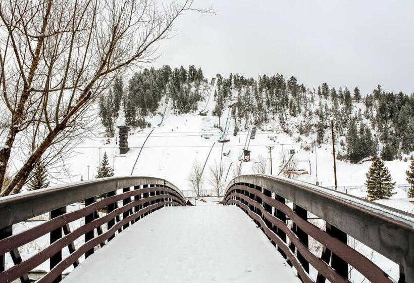 هتل The Pines By Retreatia