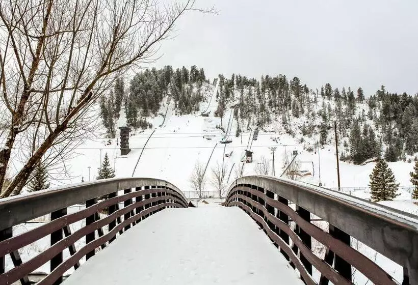 هتل The Pines By Retreatia