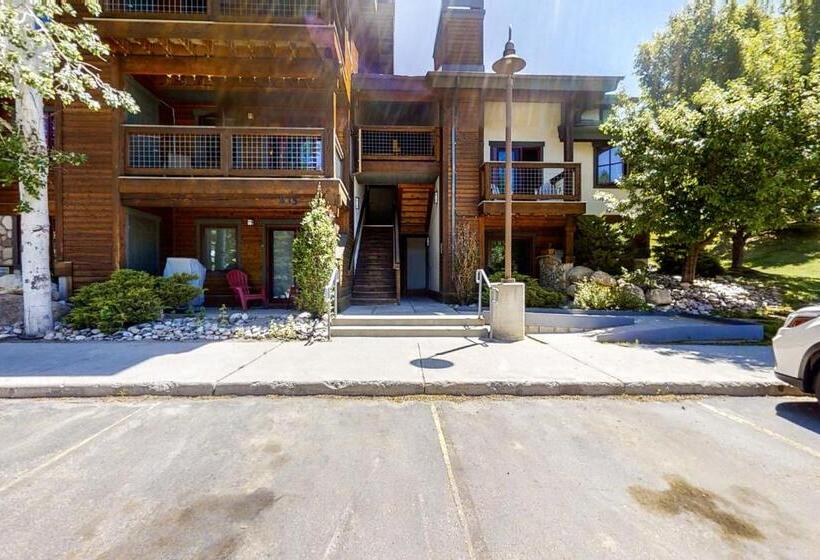 هتل The Pines By Retreatia