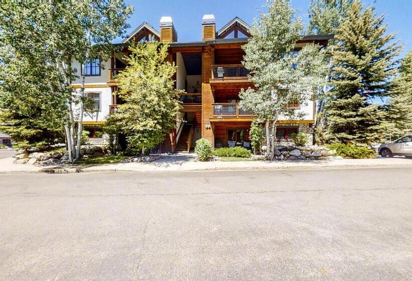 هتل The Pines By Retreatia