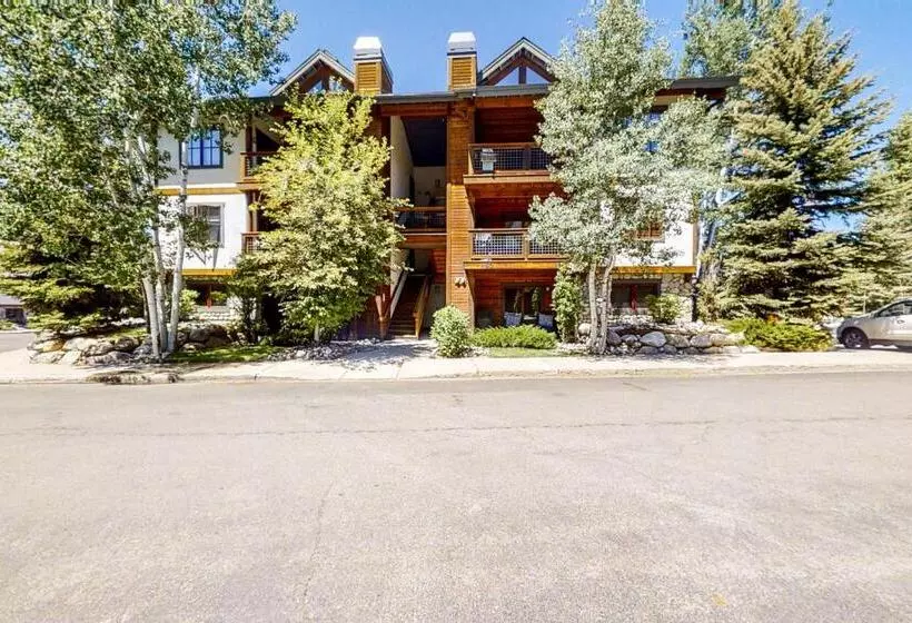 هتل The Pines By Retreatia