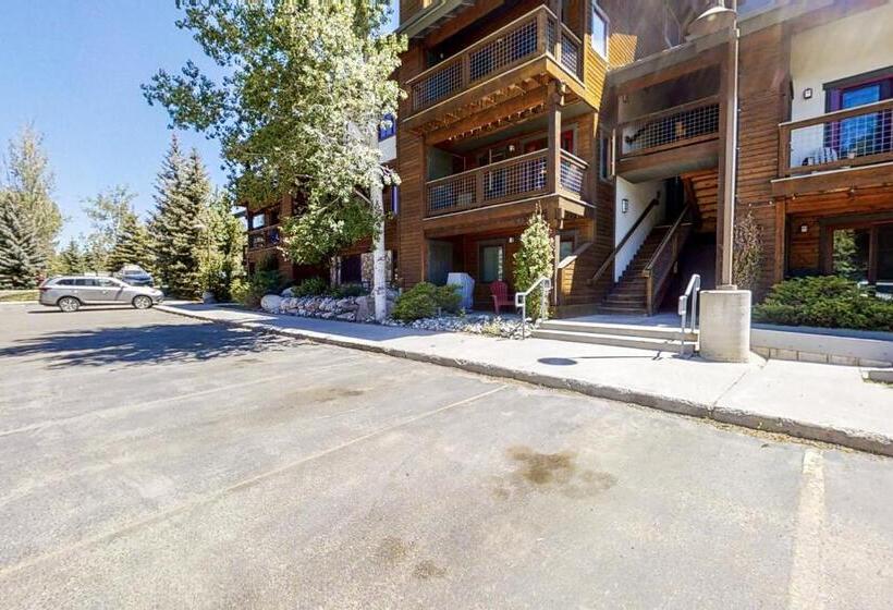 هتل The Pines By Retreatia