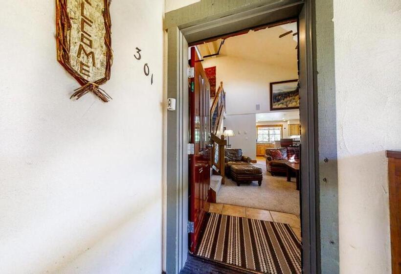 هتل The Pines By Retreatia