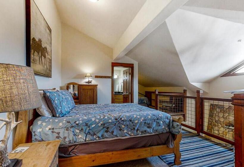 هتل The Pines By Retreatia