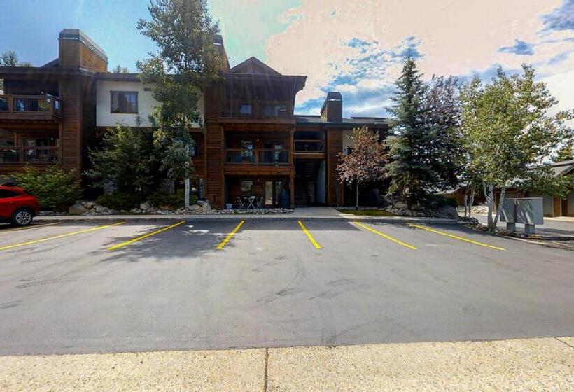 هتل The Pines By Retreatia