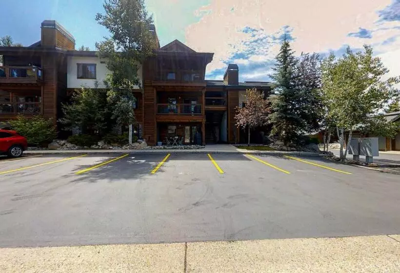 هتل The Pines By Retreatia