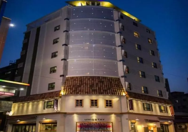 هتل Uniqstay