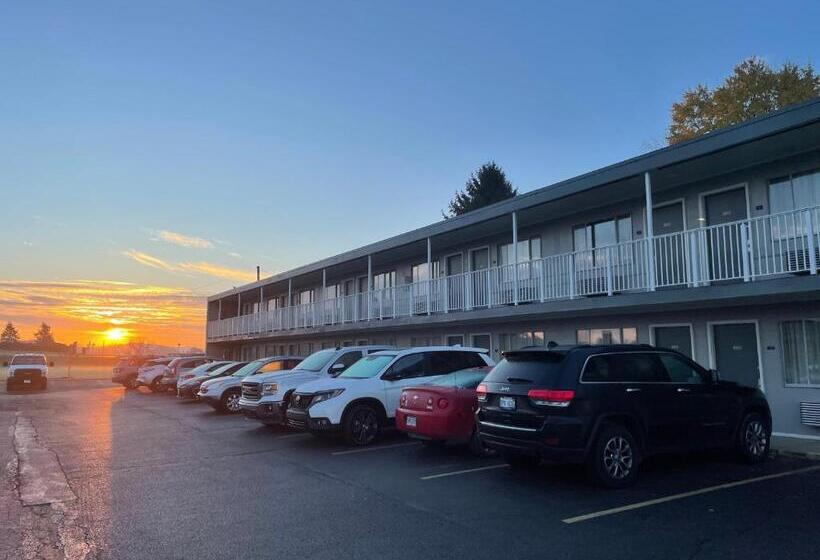 מוטל Lake Logan Inn