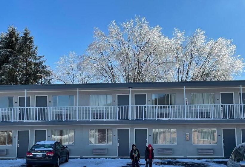 מוטל Lake Logan Inn