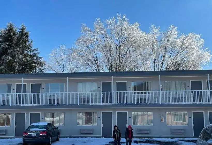 모텔 Lake Logan Inn