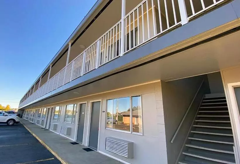 모텔 Lake Logan Inn