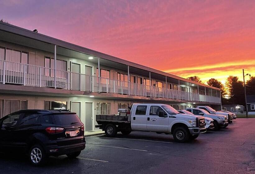 מוטל Lake Logan Inn