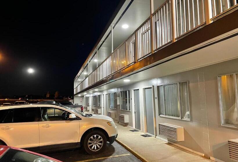 מוטל Lake Logan Inn