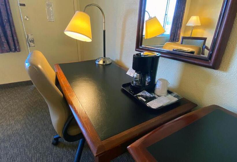 מוטל Lake Logan Inn