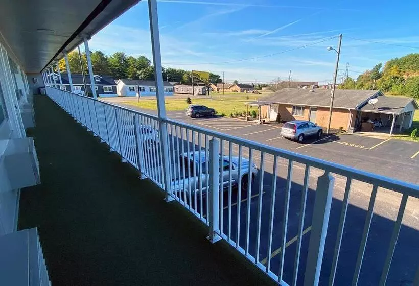 모텔 Lake Logan Inn