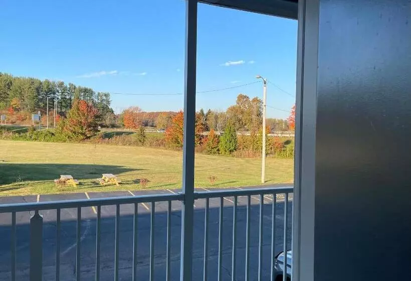 모텔 Lake Logan Inn