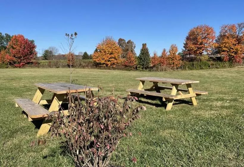 모텔 Lake Logan Inn