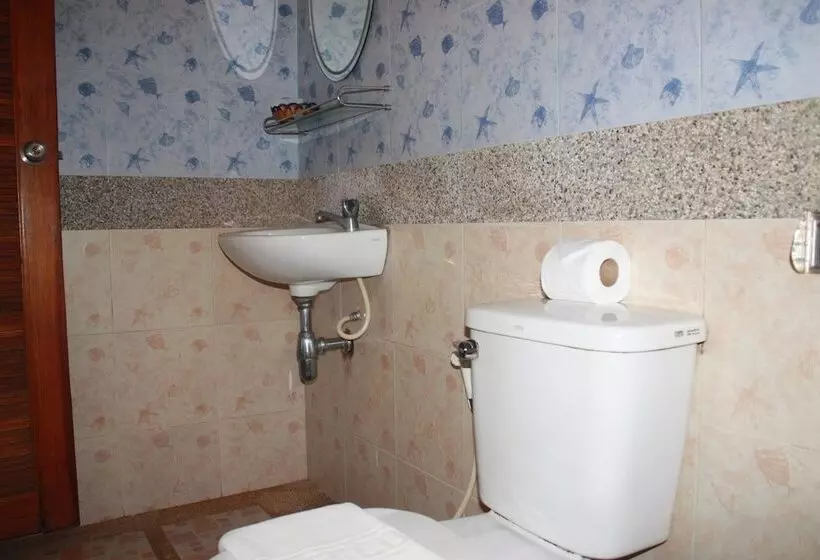 בית מלון כפרי Amorn Mansion