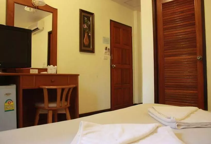 בית מלון כפרי Amorn Mansion