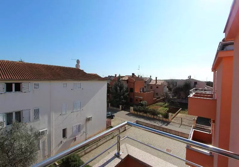 هتل Apartments Hanna