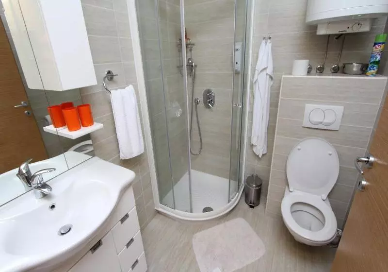 هتل Apartments Hanna