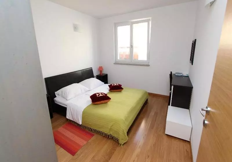 هتل Apartments Hanna