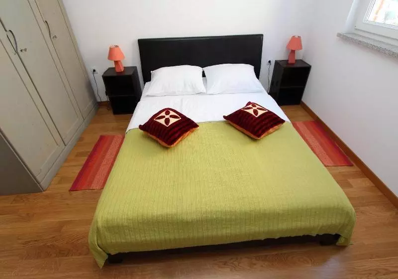 هتل Apartments Hanna