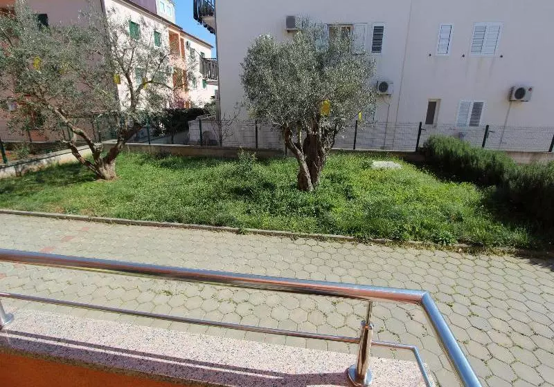 هتل Apartments Hanna