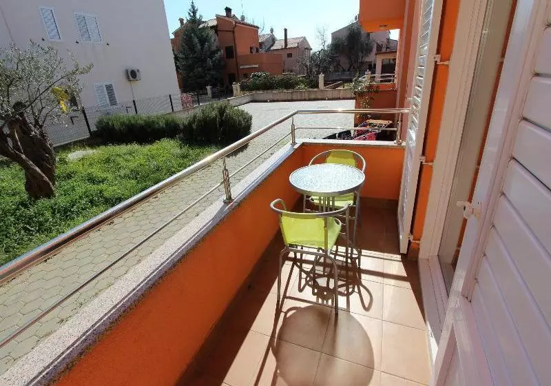 هتل Apartments Hanna