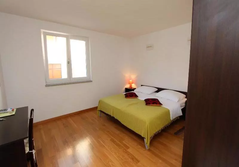 هتل Apartments Hanna