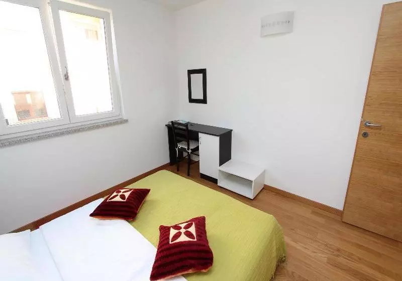 هتل Apartments Hanna