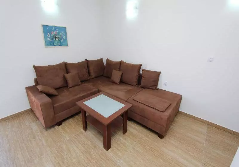هتل Apartments Hanna