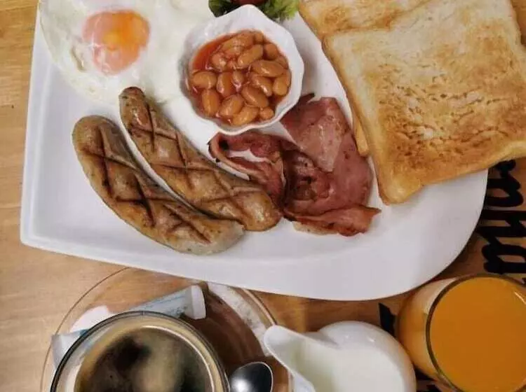 Hotel Baan Yuyen Karon Guesthouse