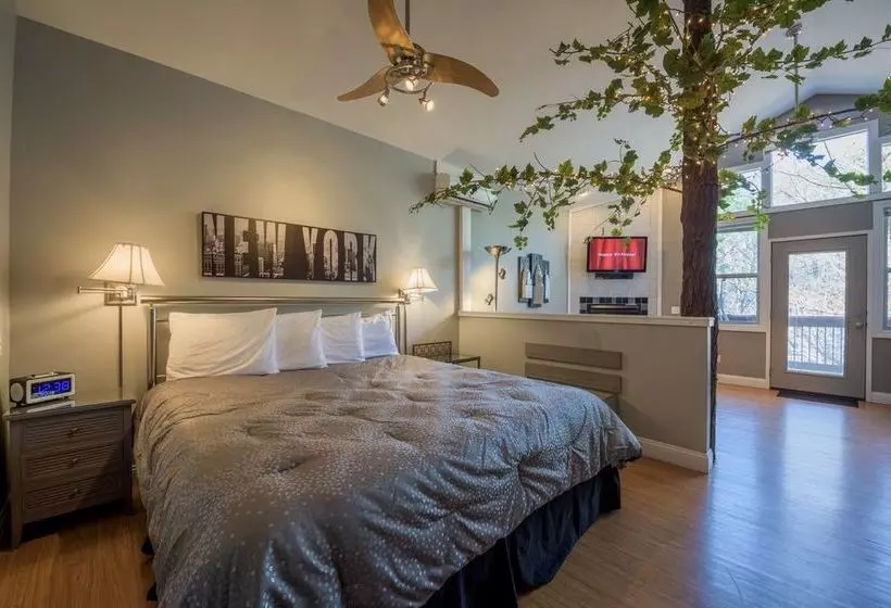 호텔 Eureka Springs Treehouses, Hobbit Caves & Castles