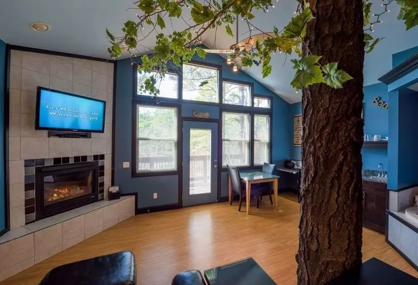 호텔 Eureka Springs Treehouses, Hobbit Caves & Castles