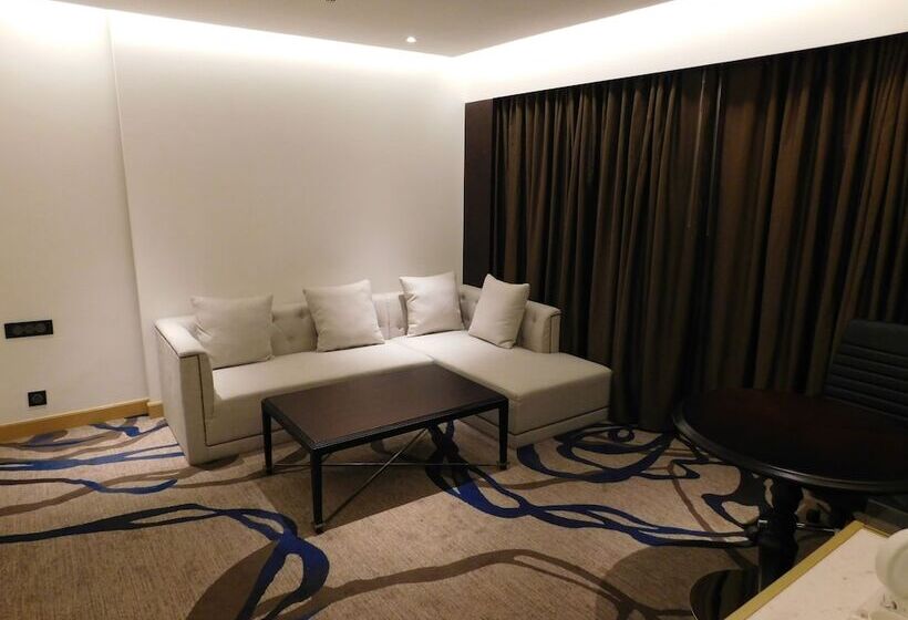 Pride Plaza Hotel, Aerocity New Delhi