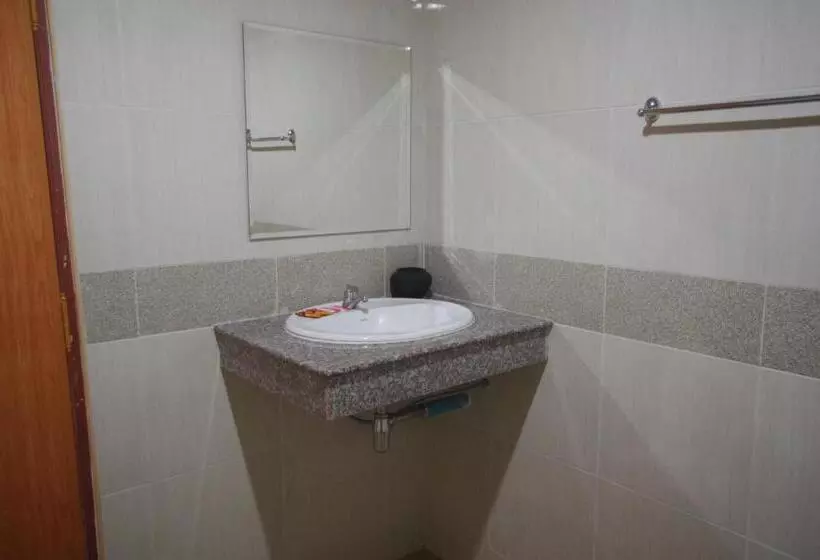 Отель Thai House Beach Resort