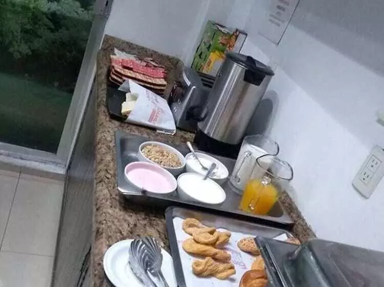 בית מלון כפרי Yakar