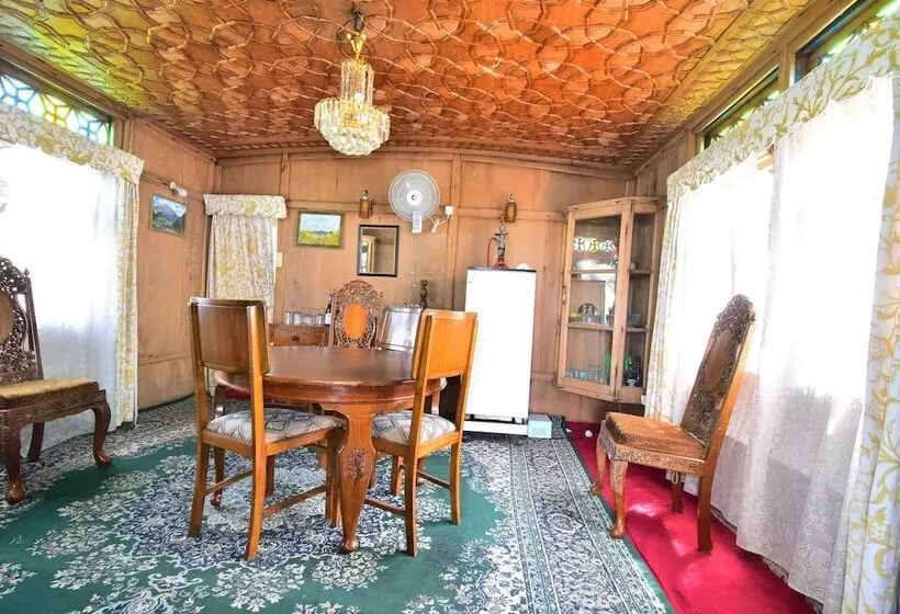 Majatalo Hb Zaindari Palace