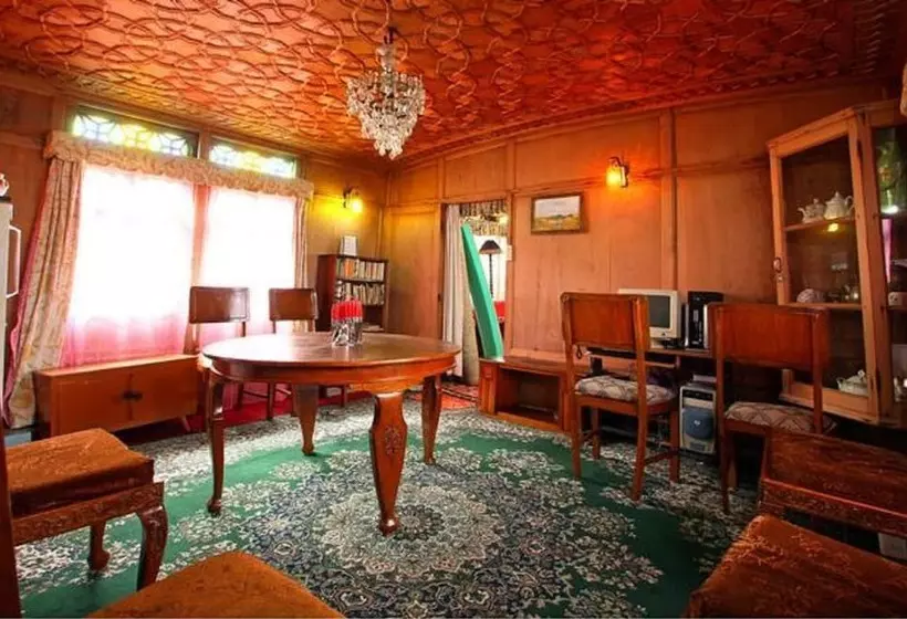 Majatalo Hb Zaindari Palace