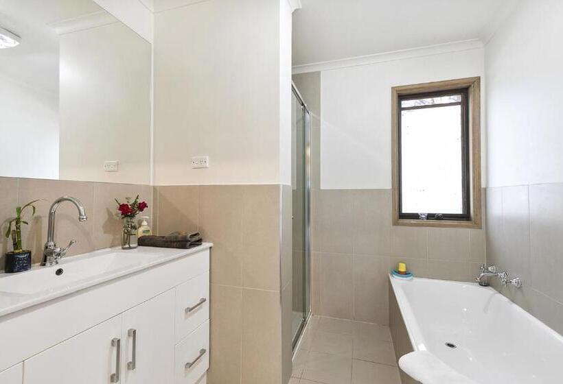 Freshwater Creek Cottages & Farm Stay