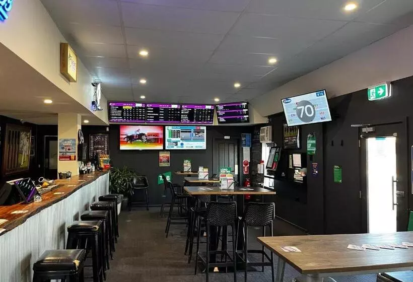 בית מלון כפרי The Anglers Inn