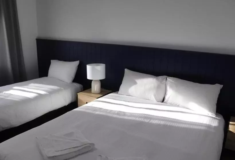 בית מלון כפרי The Anglers Inn