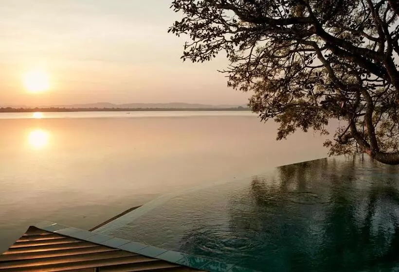 هتل Ekho Lake House