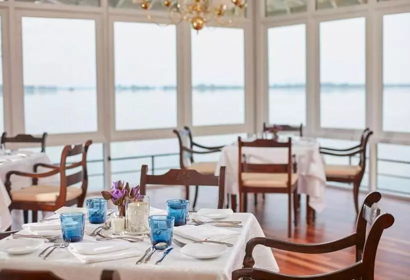 هتل Ekho Lake House