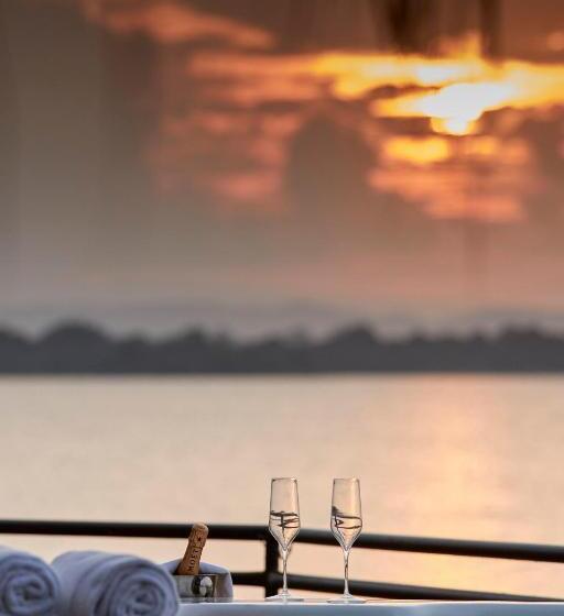 فندق Ekho Lake House