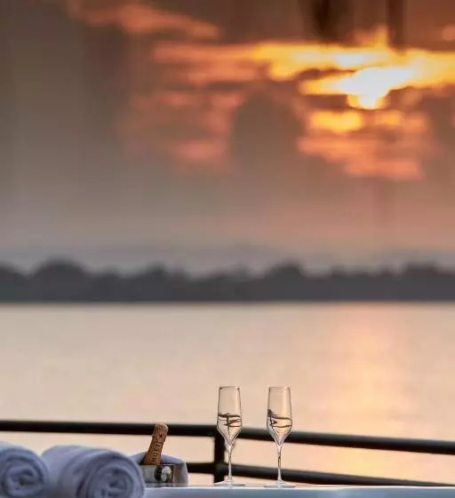 هتل Ekho Lake House