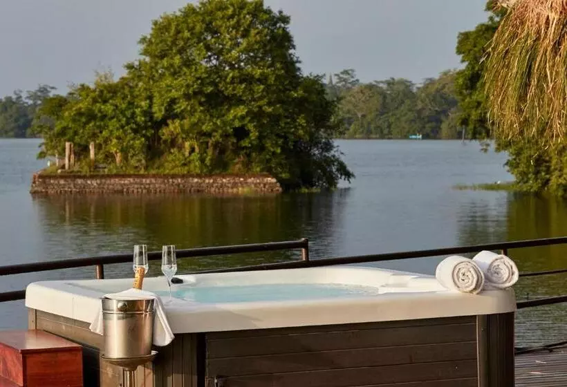 هتل Ekho Lake House