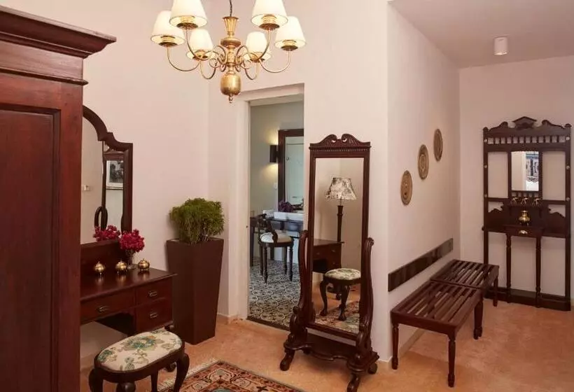 هتل Ekho Lake House