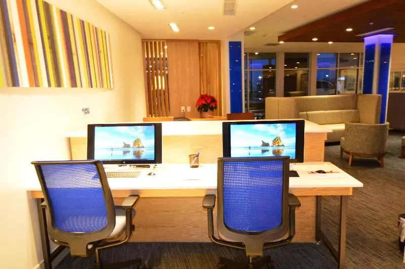 ホテル Holiday Inn Express & Suites Toledo West, An Ihg
